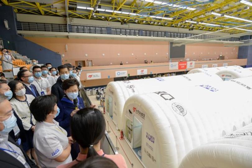 林鄭月娥訪臨時氣膜實驗室