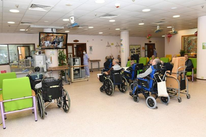 羅致光網誌談人口高齡化