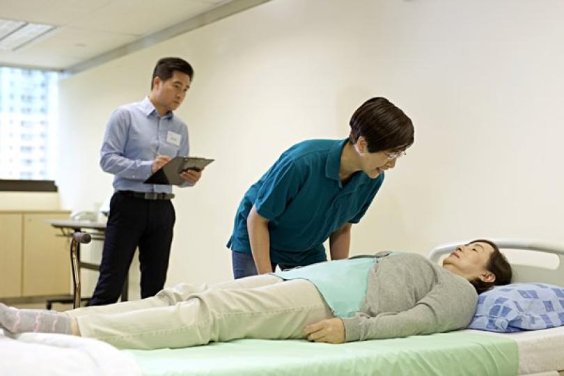 羅致光網誌談安老服務員工培訓