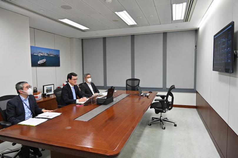 視像討論:  邱騰華（中）出席亞太區經濟合作組織部長級視像會議，就全球貿易和地區經濟融合議題分享見解。