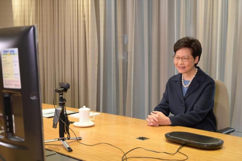 網上訪問:  林鄭月娥在網上舉行的華爾街日報行政總裁議會高峰會專訪環節中說，香港賴以成功的核心價值在「一國兩制」下會繼續獲充分保障。