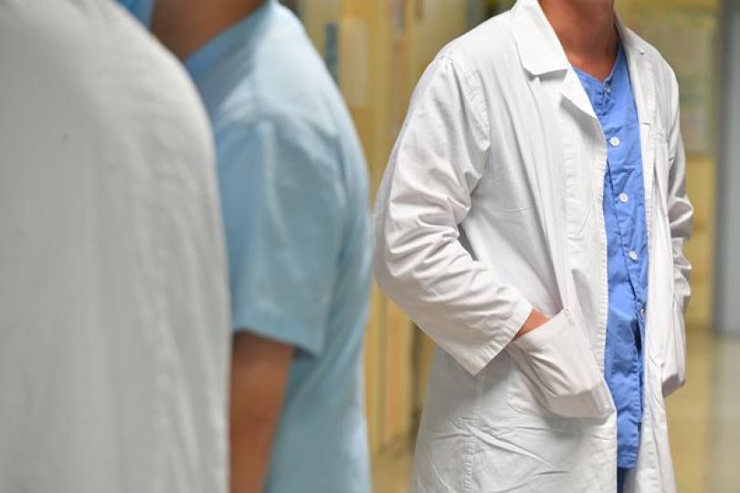 醫護人員宜樹榜樣避免聚會