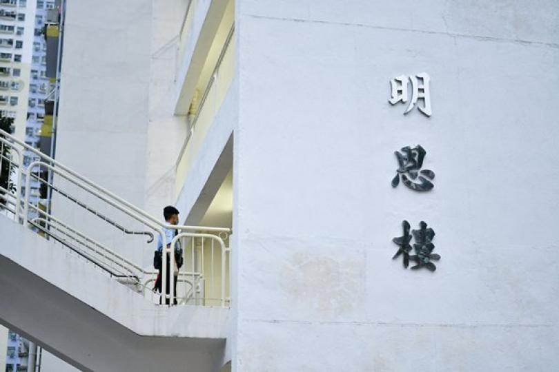 乙明邨行動即場核對居民檢測紀錄