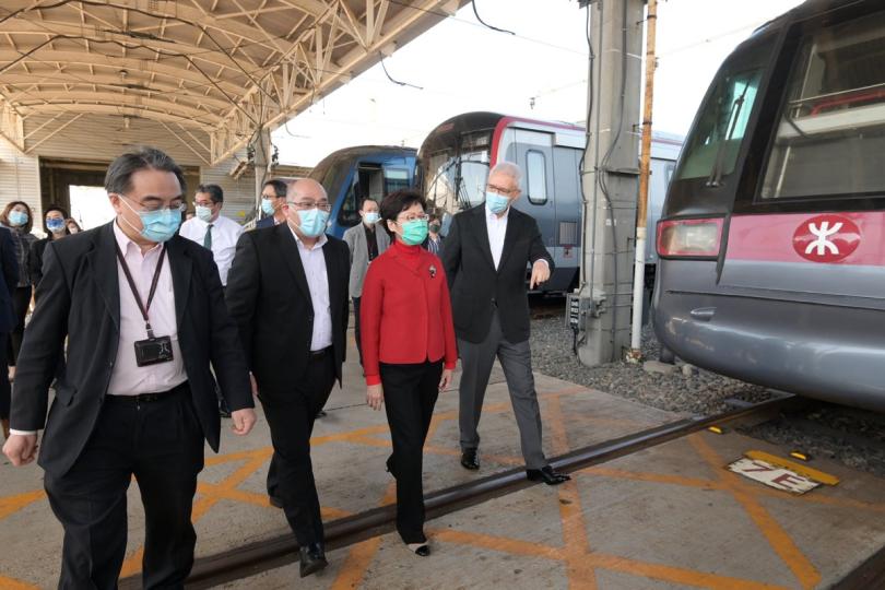 嶄新規劃:  林鄭月娥到訪港鐵小蠔灣車廠，了解該處未來房屋發展計劃。