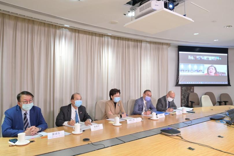 聆聽意見:  林鄭月娥（中）以視像會議形式與港區全國政協委員會面，討論香港與內地發展等議題。