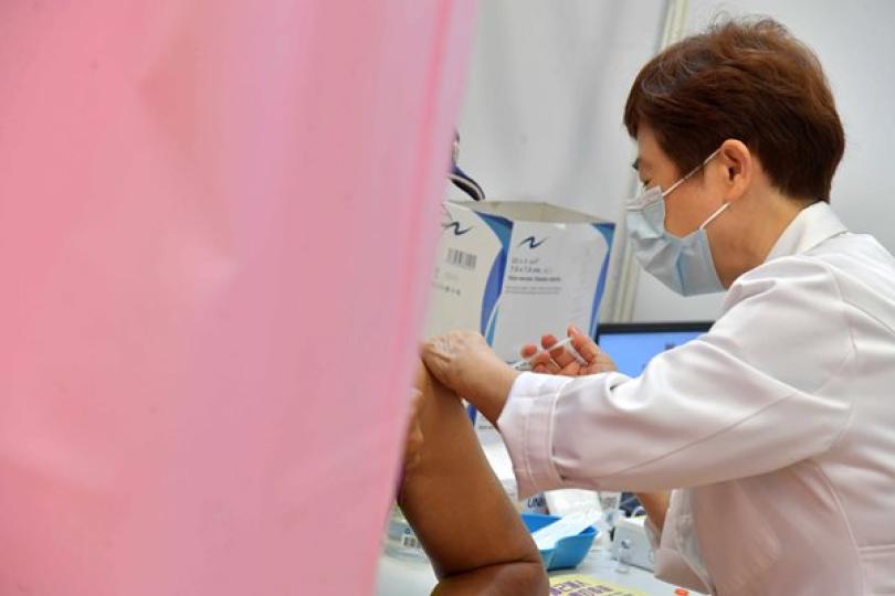 特首盼藉誘因鼓勵市民接種疫苗