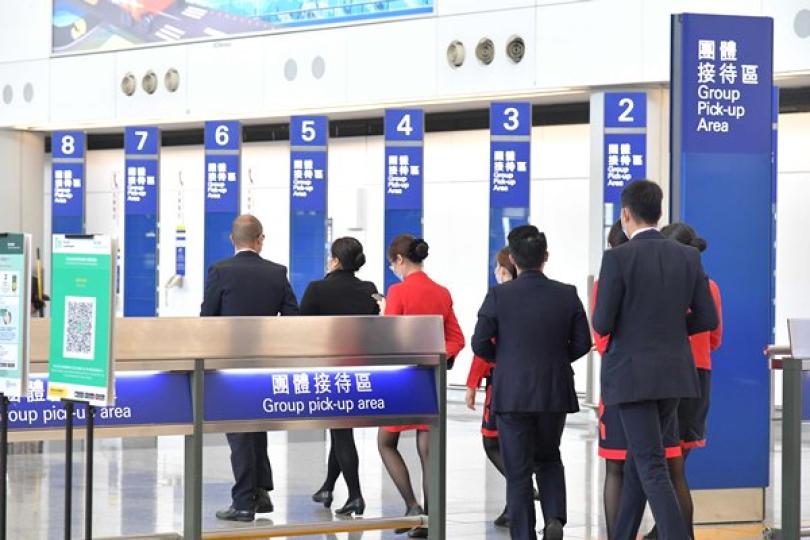 豁免人士須在機場等候檢測結果