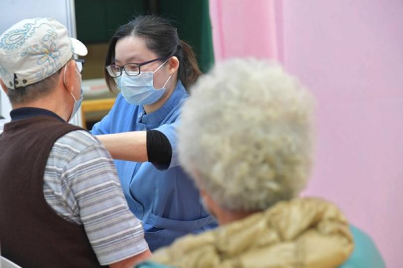 3月30日新冠疫苗累計接種逾49萬劑