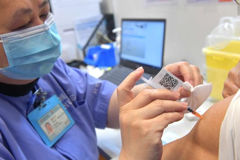 30萬劑復必泰疫苗抵港