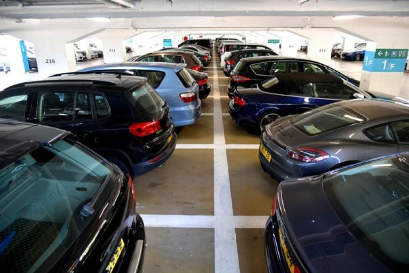 政府停車場再凍結收費一年