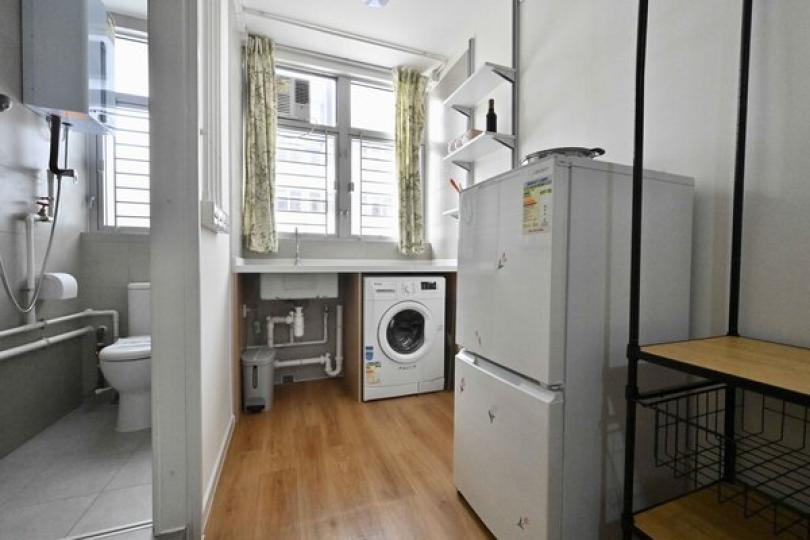 兩份簡約公屋營運管理合約招標