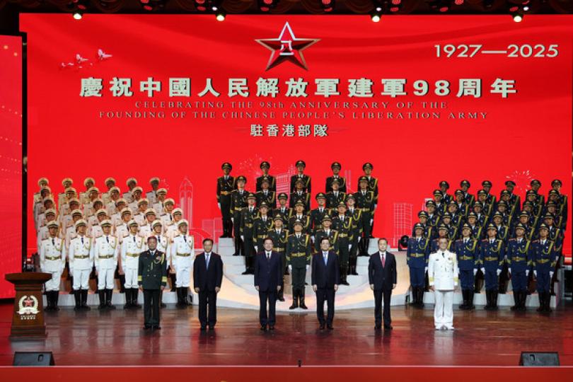 李家超出席駐港部隊招待會