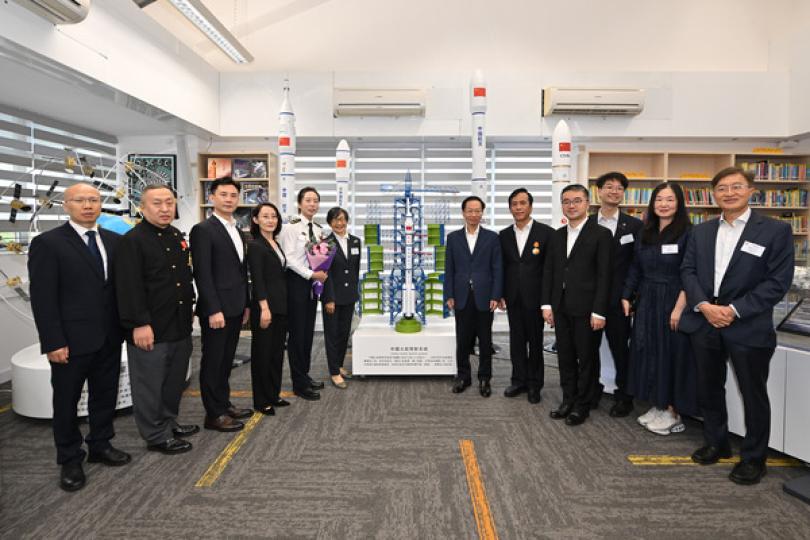 全國勞模代表團與市民交流