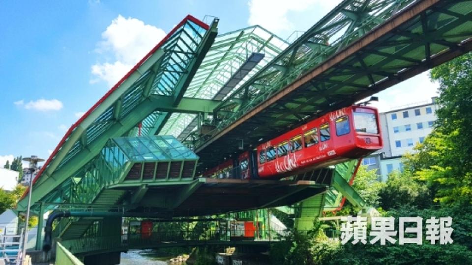 德國小城空中列車 似過山車有離心力？3