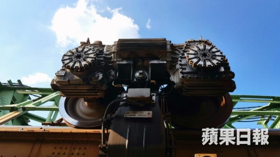 德國小城空中列車 似過山車有離心力？5